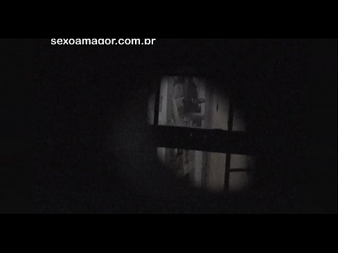 ❤️ Blondie é gravada en segredo por un voyeur do barrio escondido detrás de ladrillos ocos ❤️ Putas en nós ☑